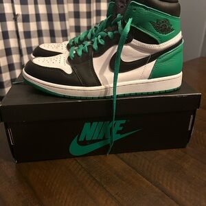 AIR JORDAN 1 RETRO HIGH OG
"LUCKY GREEN"  10.5